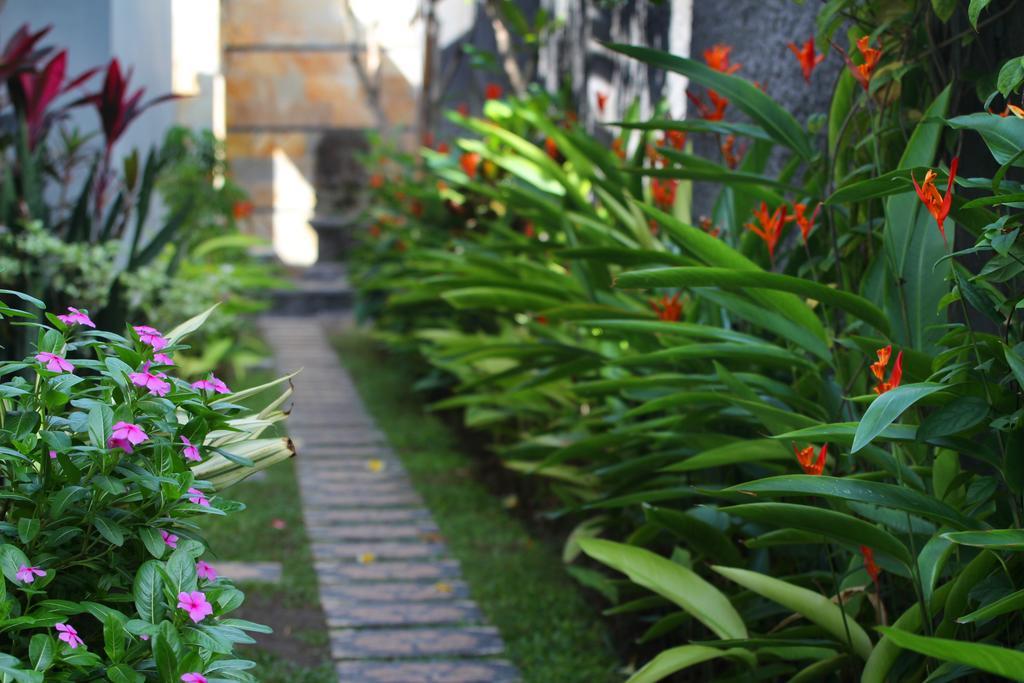 Lotus Tirta Seminyak Hotel Екстериор снимка