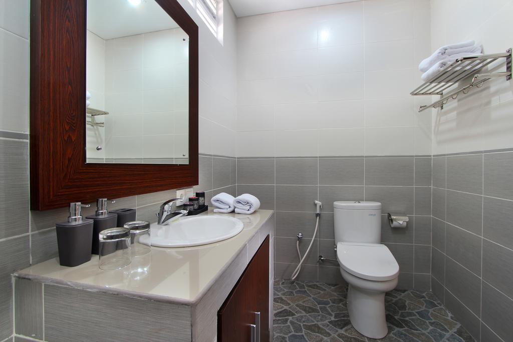 Lotus Tirta Seminyak Hotel Екстериор снимка