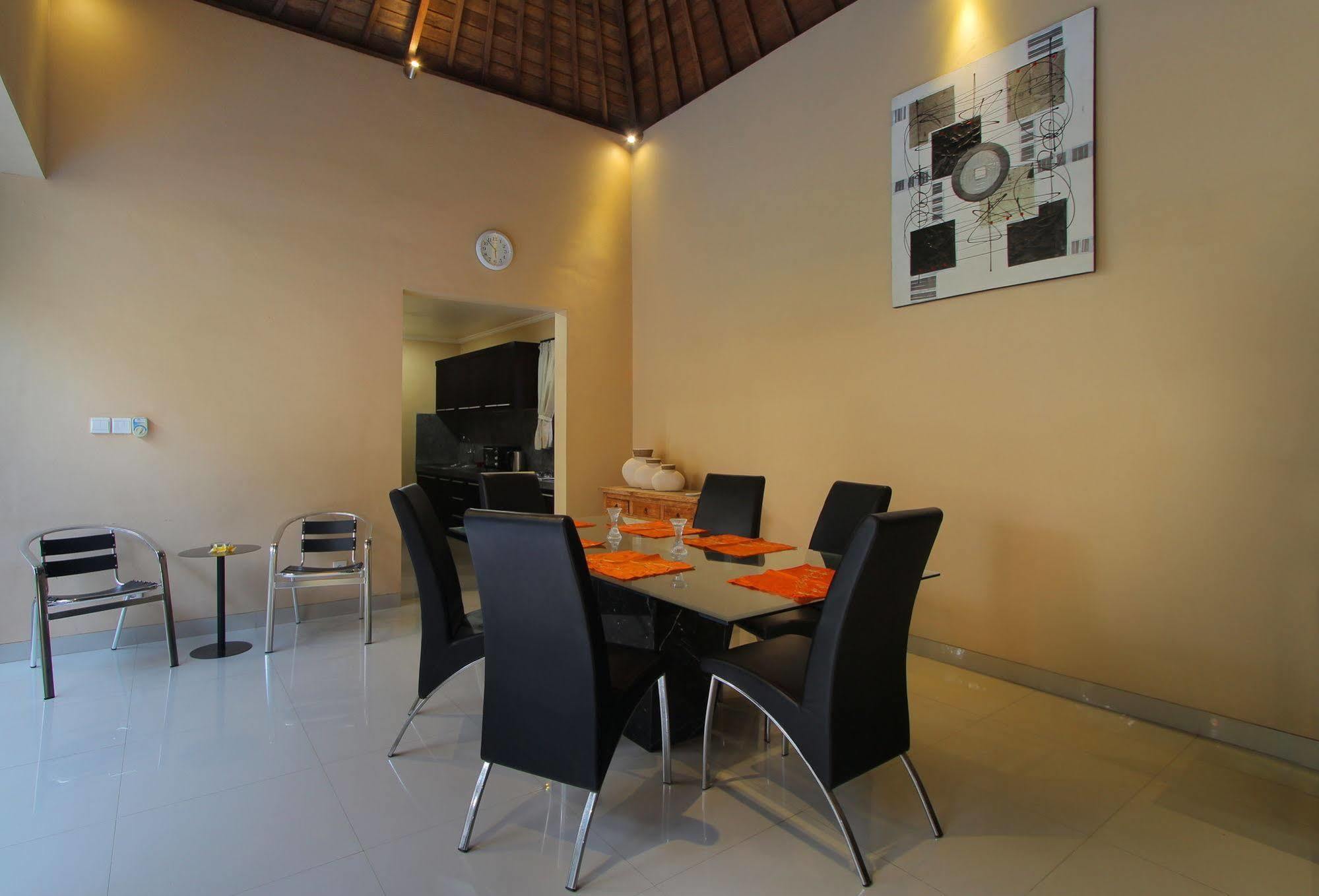 Lotus Tirta Seminyak Hotel Екстериор снимка