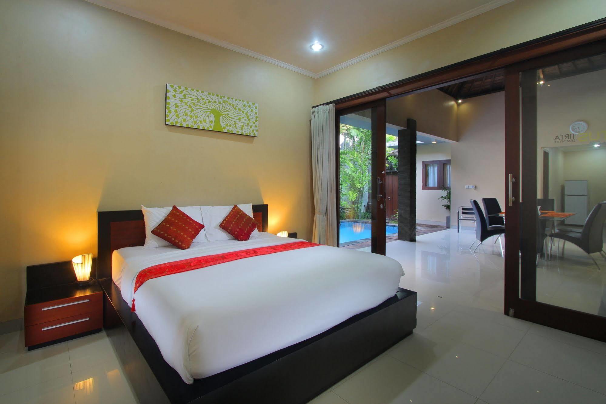 Lotus Tirta Seminyak Hotel Екстериор снимка