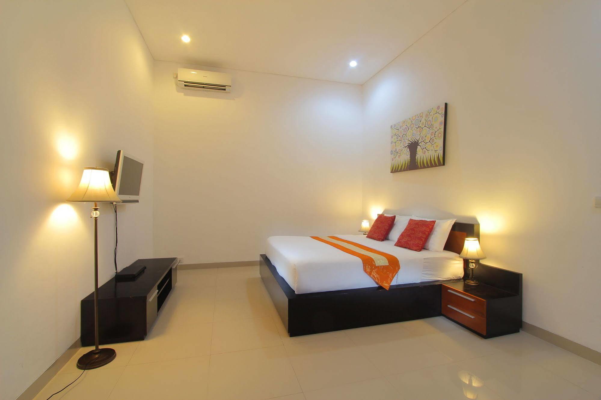 Lotus Tirta Seminyak Hotel Екстериор снимка