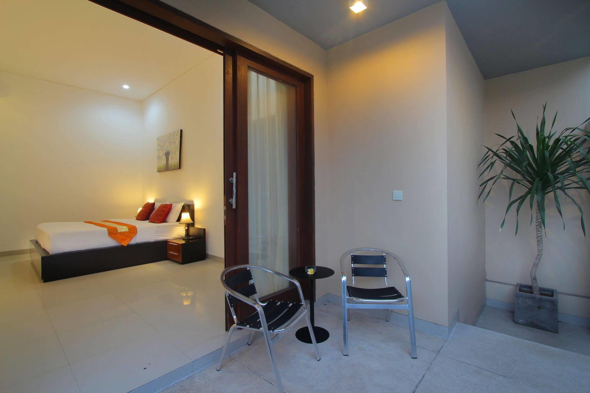Lotus Tirta Seminyak Hotel Екстериор снимка