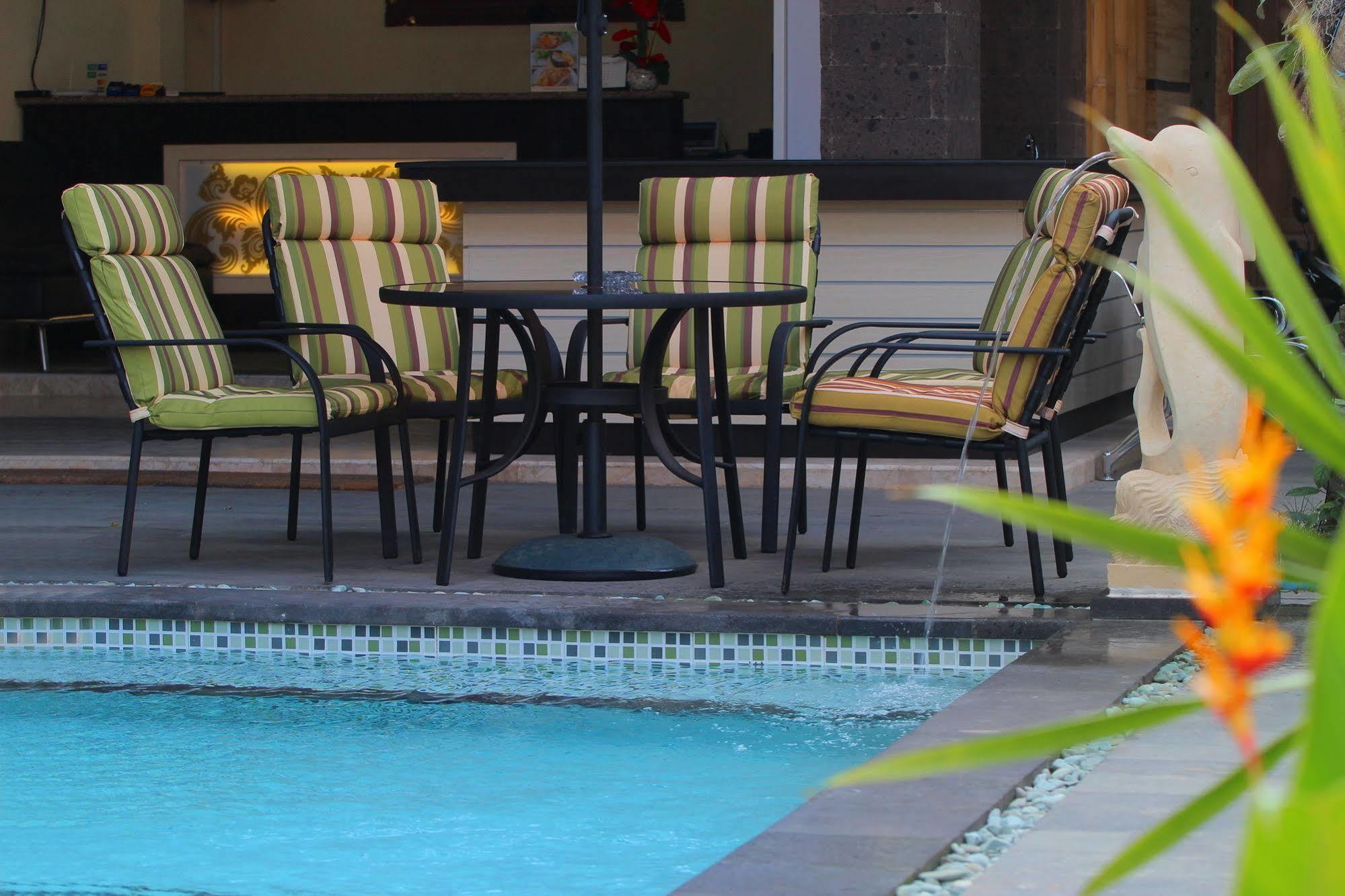 Lotus Tirta Seminyak Hotel Екстериор снимка