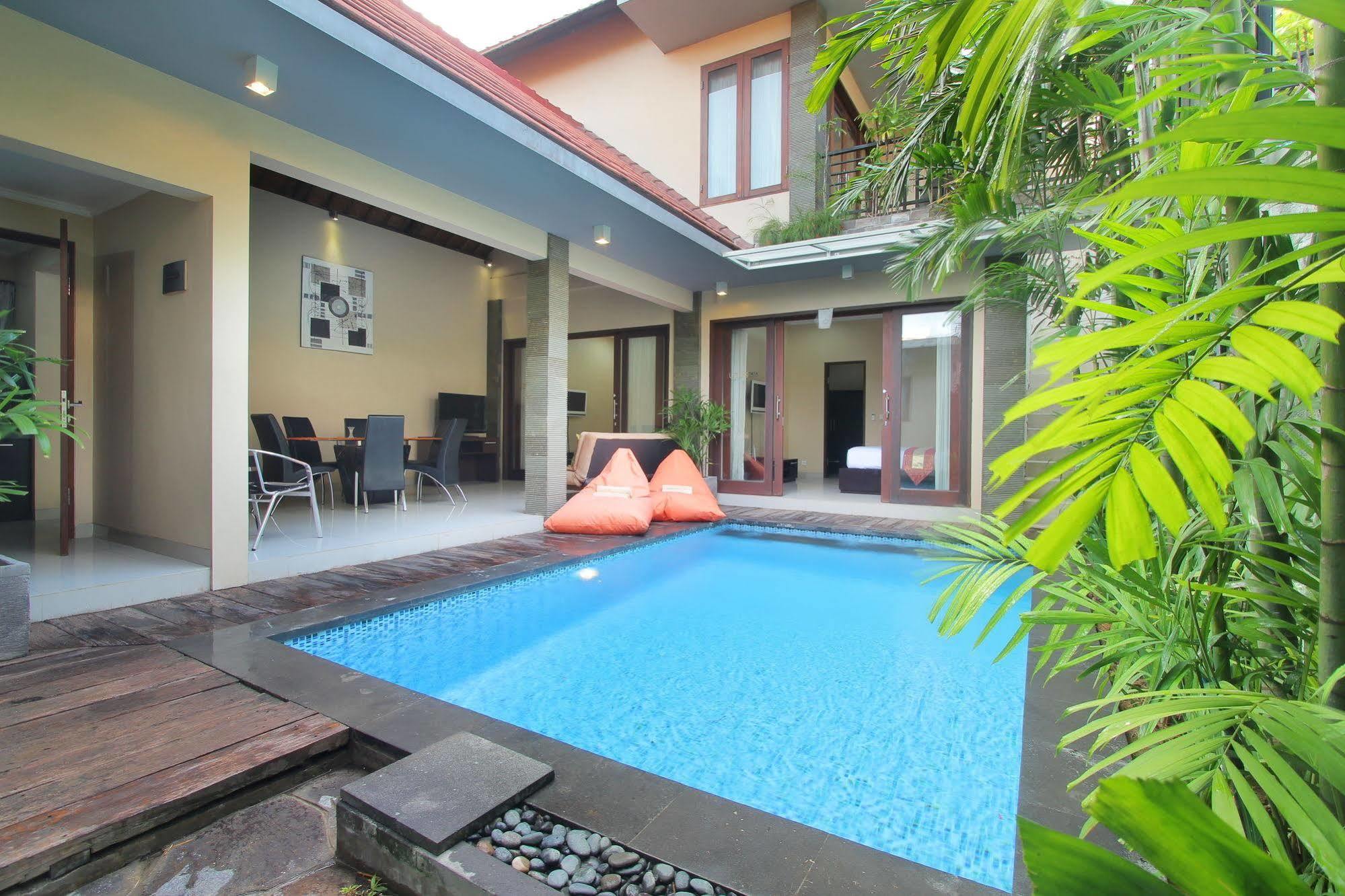 Lotus Tirta Seminyak Hotel Екстериор снимка