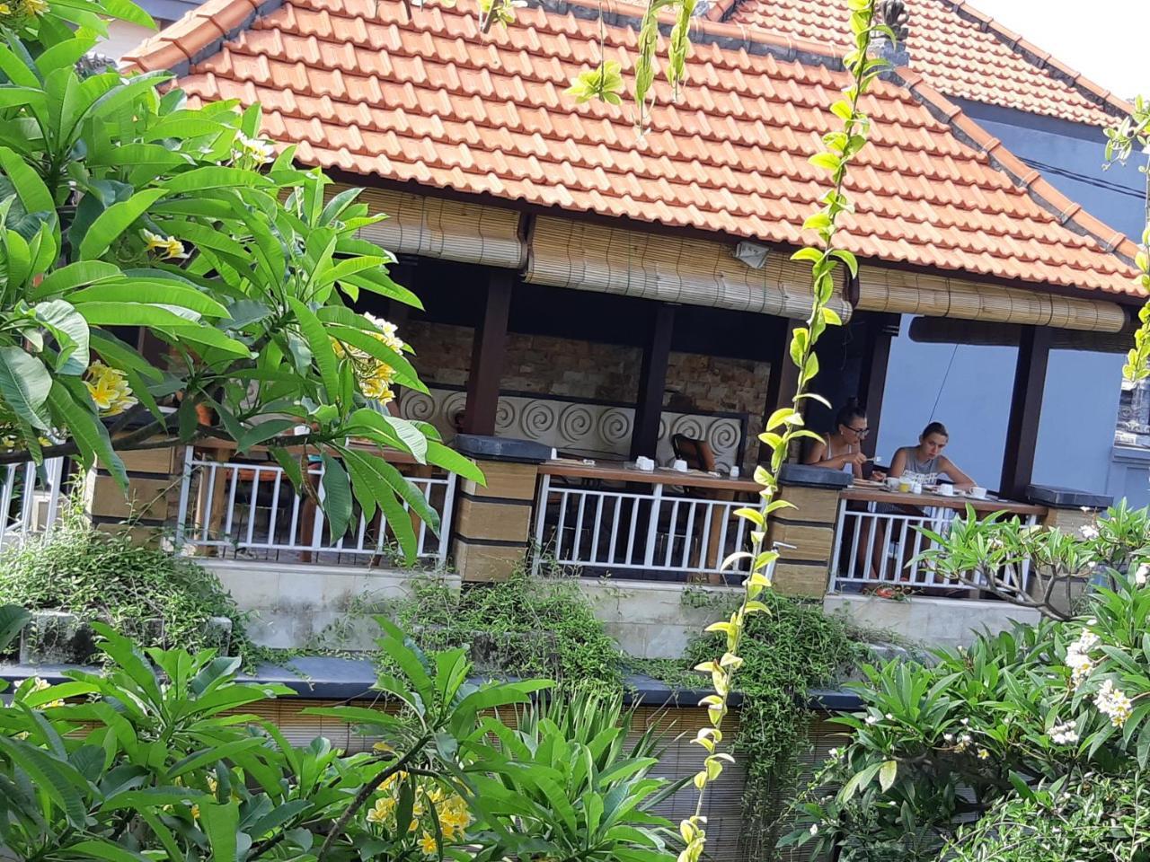 Lotus Tirta Seminyak Hotel Екстериор снимка