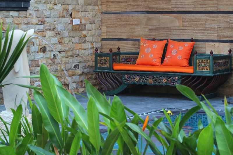 Lotus Tirta Seminyak Hotel Екстериор снимка